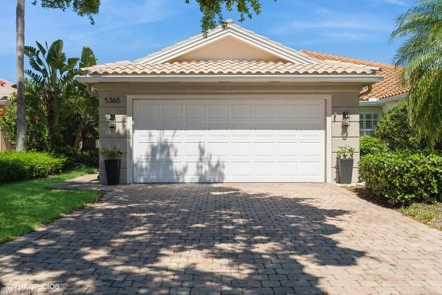 5365 Guadeloupe Way, Naples, FL 34119-17