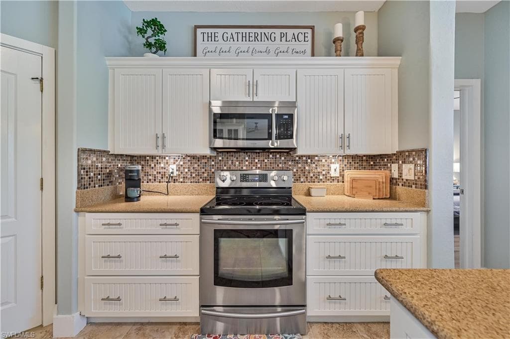 3052 27th Ct, Cape Coral, FL 33914-12