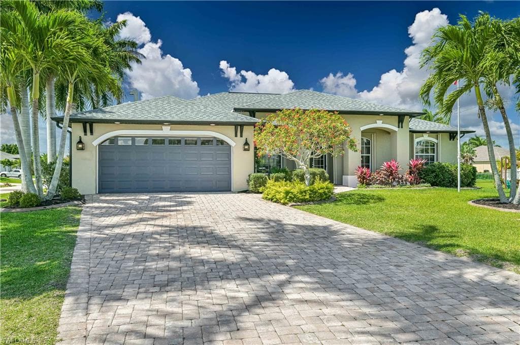 3052 27th Ct, Cape Coral, FL 33914-1