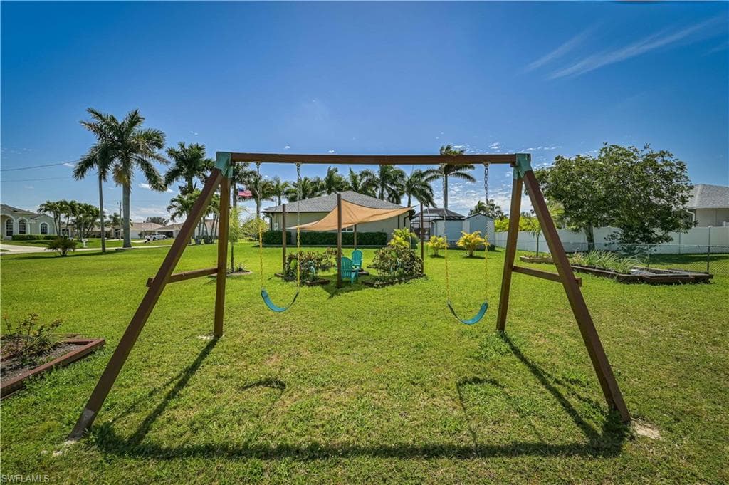 3052 27th Ct, Cape Coral, FL 33914-37