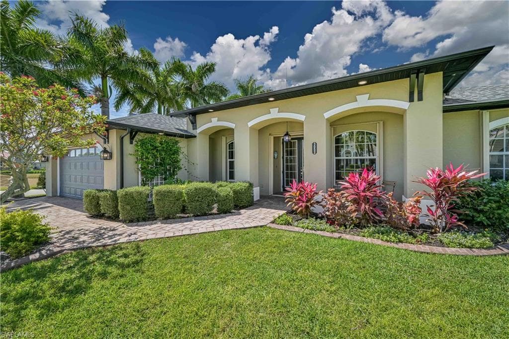 3052 27th Ct, Cape Coral, FL 33914-3