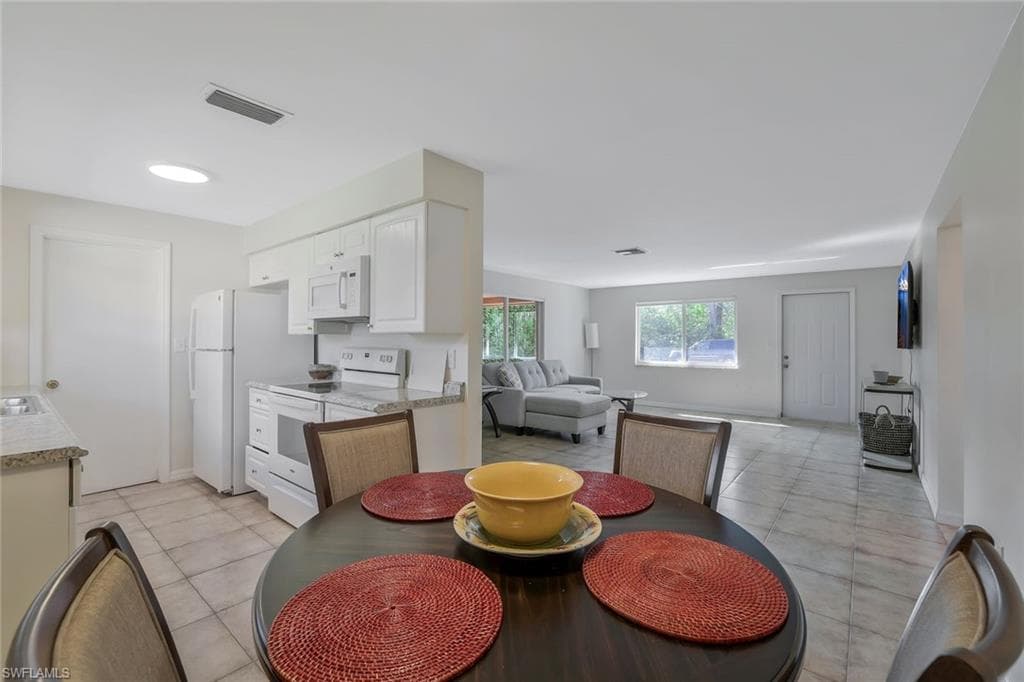 1547 Bembury Dr, Naples, FL 34102-11