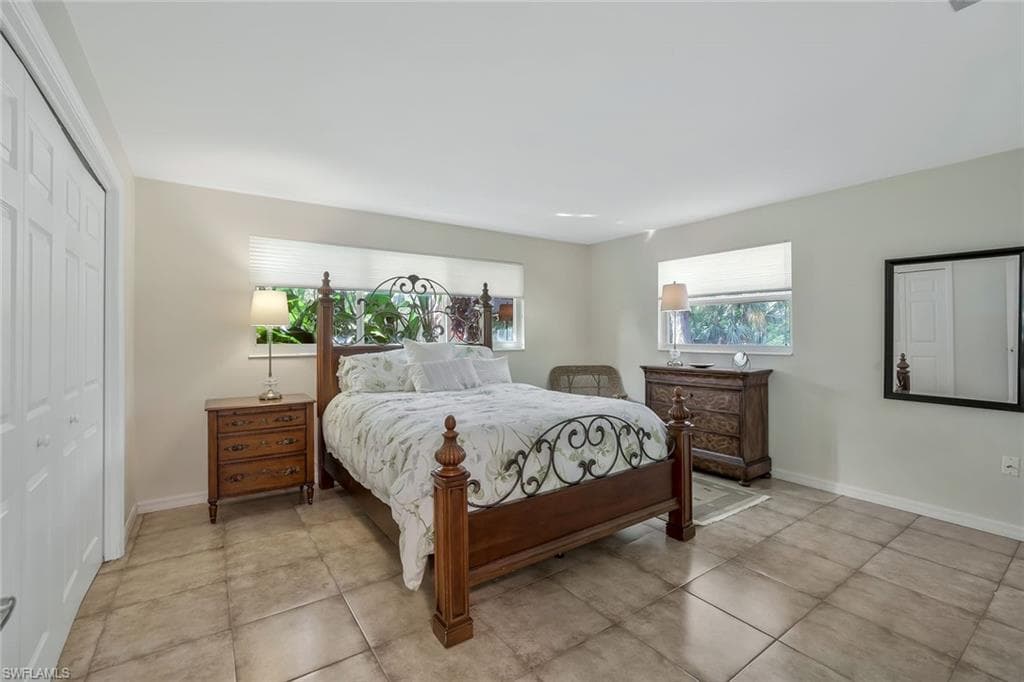 1547 Bembury Dr, Naples, FL 34102-15