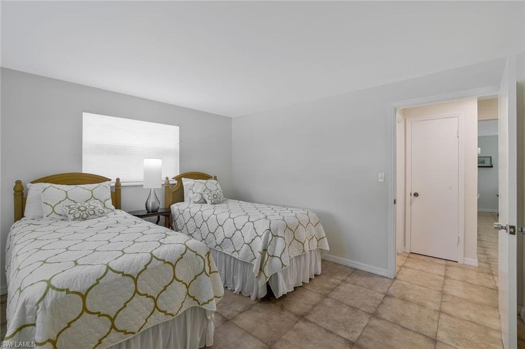 1547 Bembury Dr, Naples, FL 34102-18