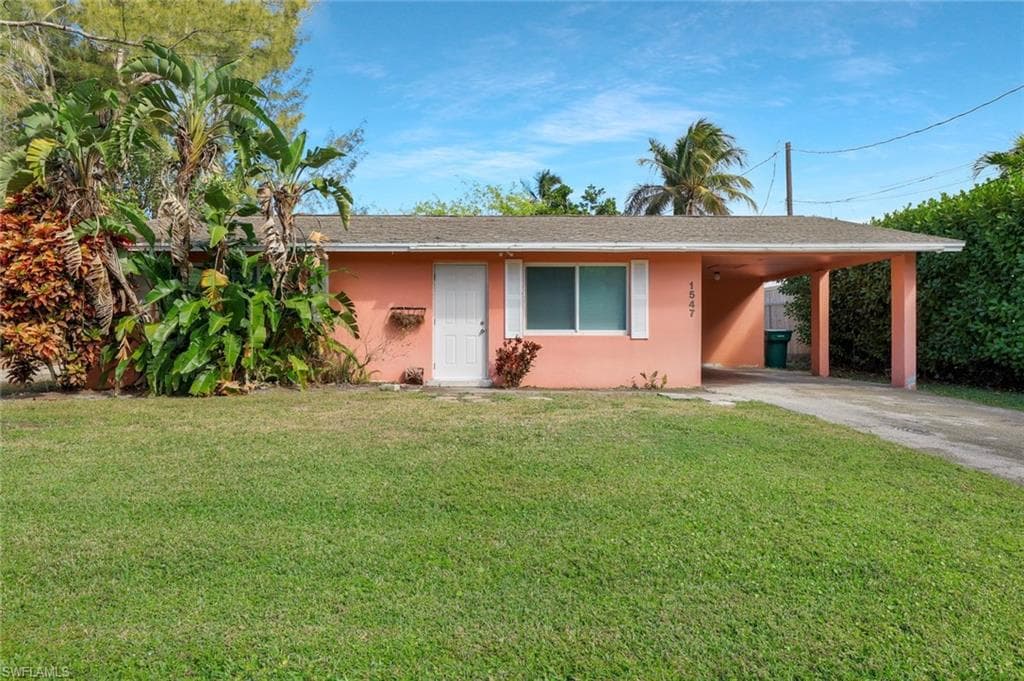 1547 Bembury Dr, Naples, FL 34102-1
