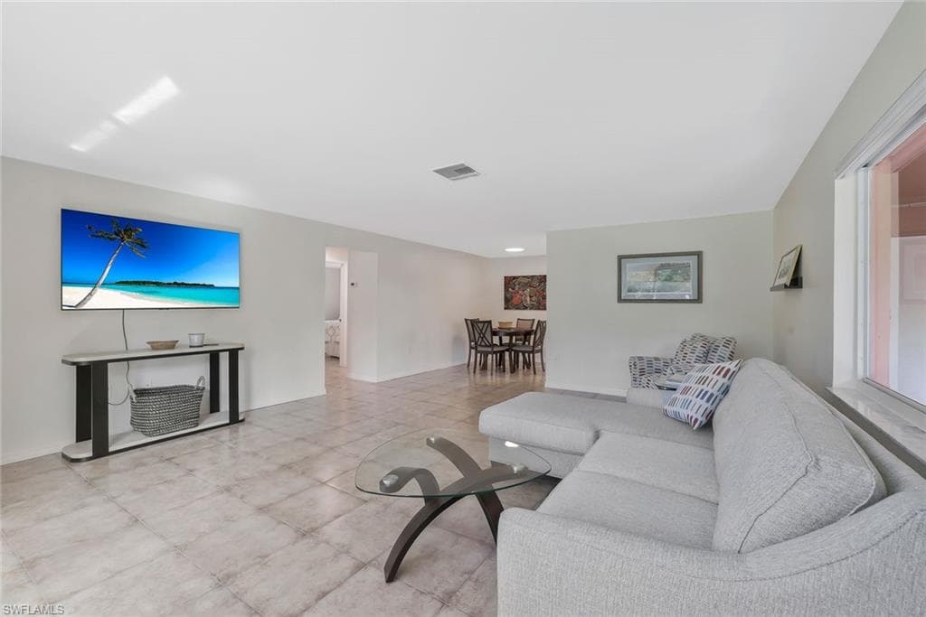 1547 Bembury Dr, Naples, FL 34102-5