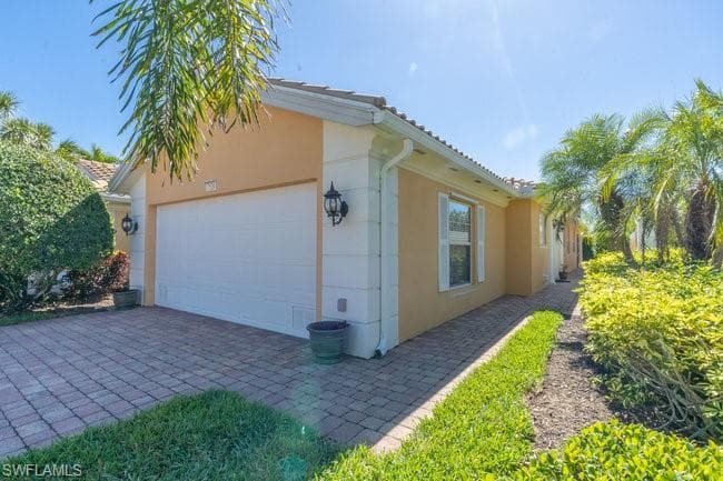 7520 Firenze Ln, Naples, FL 34114-1