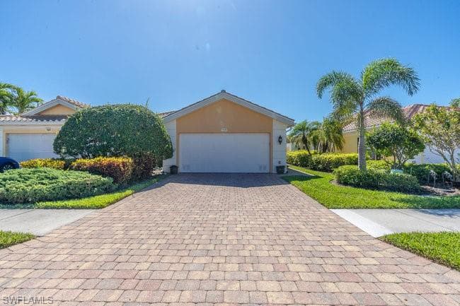 7520 Firenze Ln, Naples, FL 34114-2