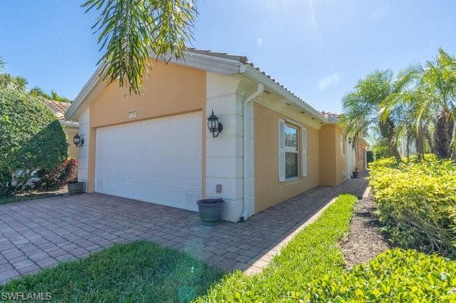 7520 Firenze Ln, Naples, FL 34114-4