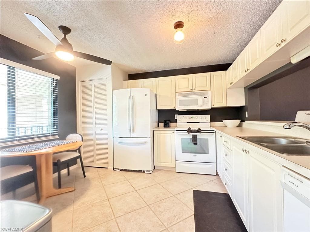 5784 Deauville Cir B302, Naples, FL 34112-5