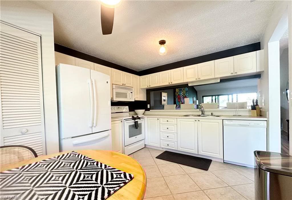 5784 Deauville Cir B302, Naples, FL 34112-6