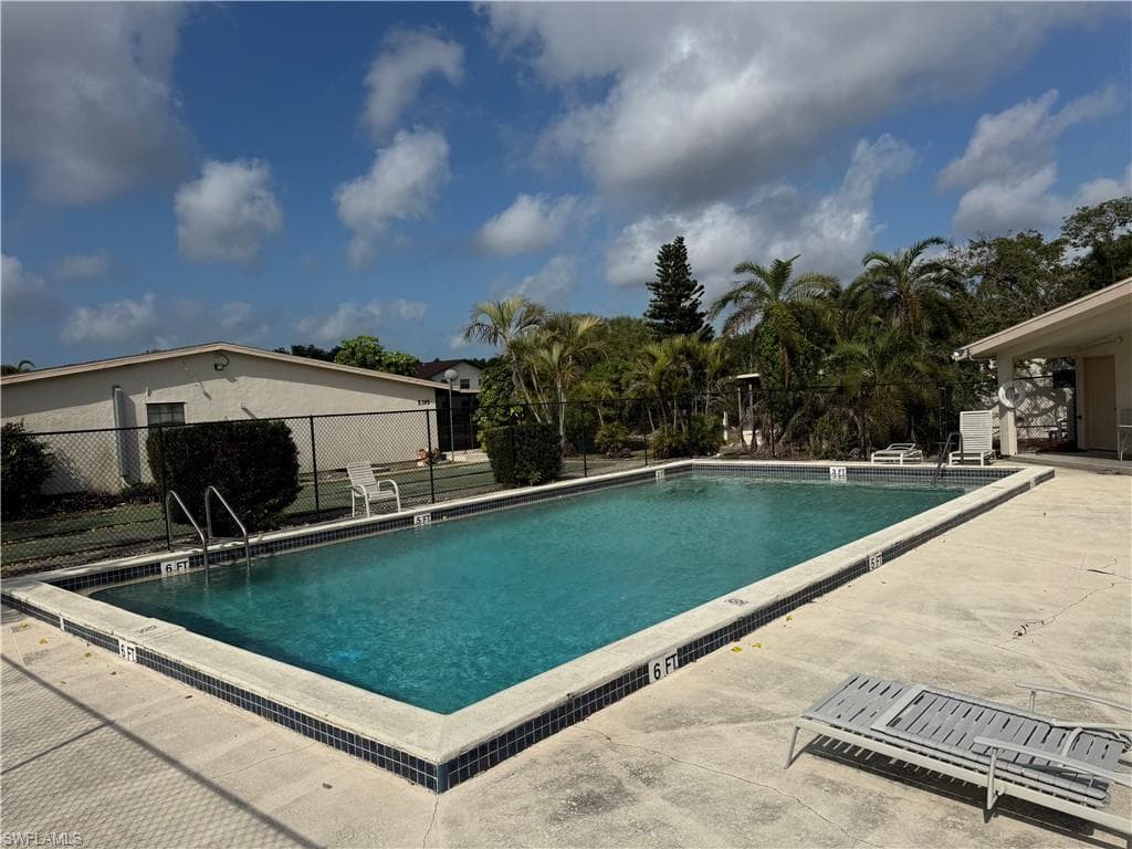 5344 Treetops Dr E-2, Naples, FL 34113-21