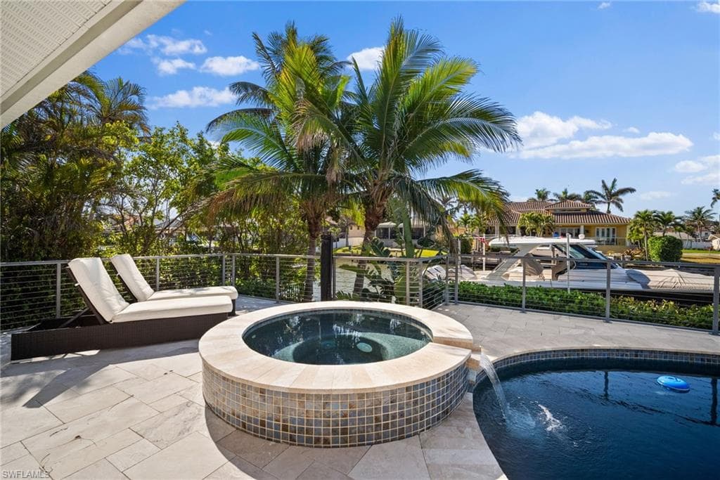 266 Egret Ave, Naples, FL 34108-8