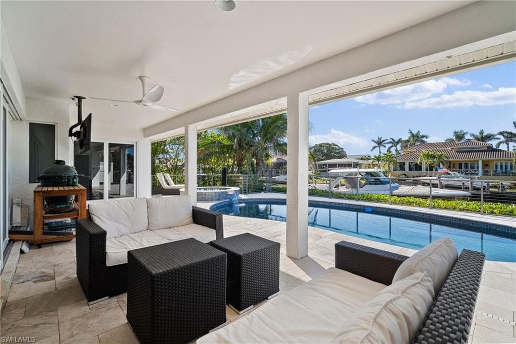 266 Egret Ave, Naples, FL 34108-9