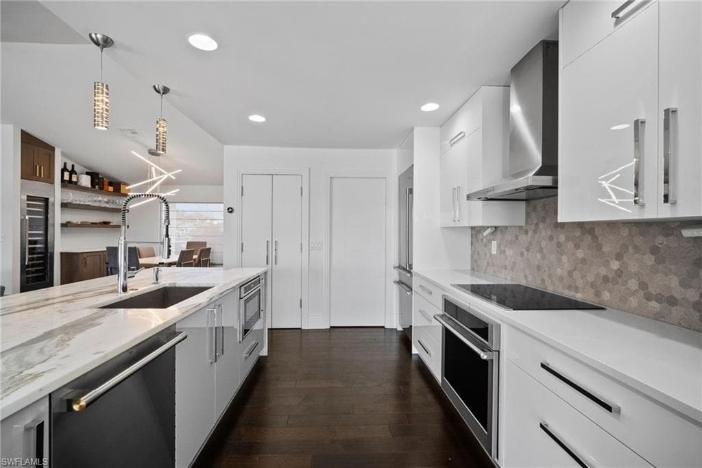266 Egret Ave, Naples, FL 34108-18