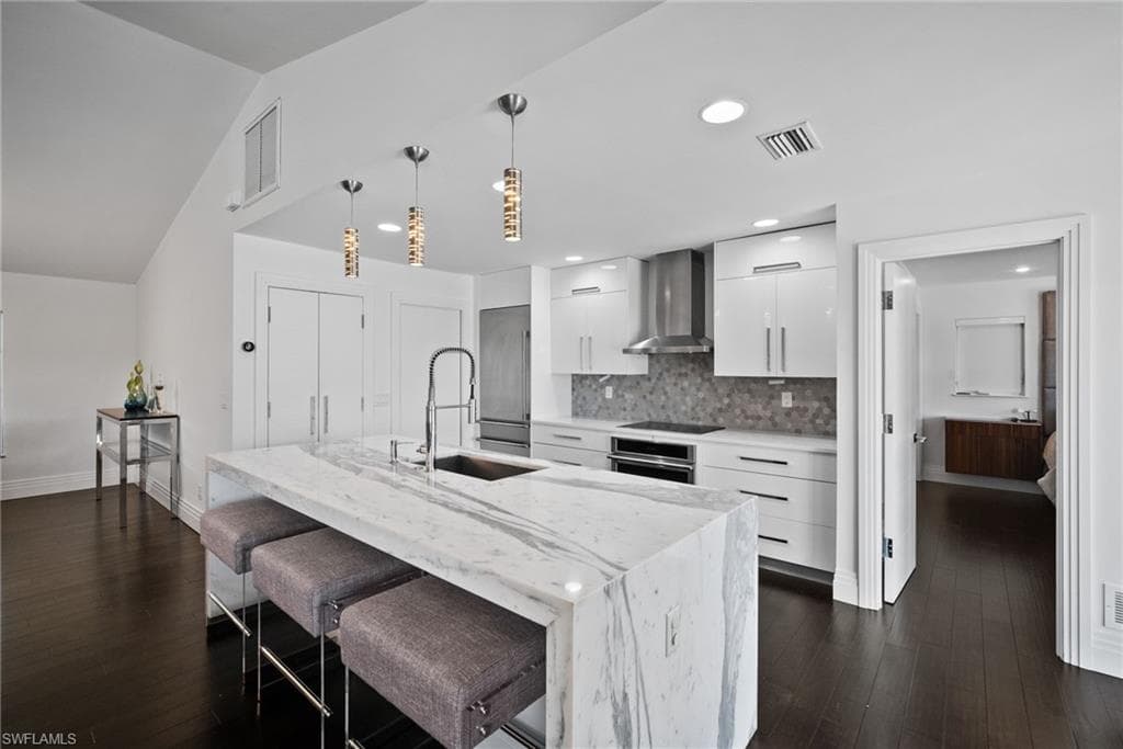 266 Egret Ave, Naples, FL 34108-22