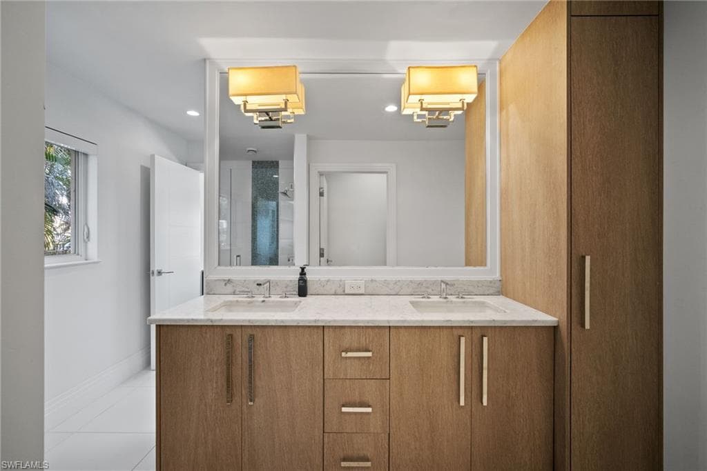 266 Egret Ave, Naples, FL 34108-31