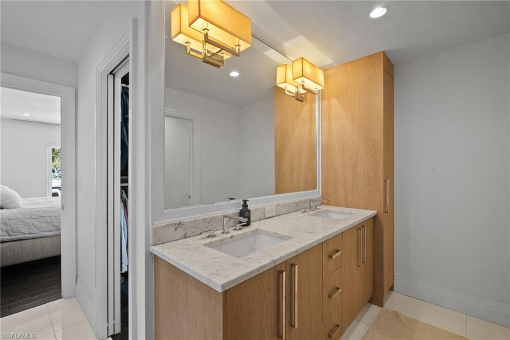 266 Egret Ave, Naples, FL 34108-32