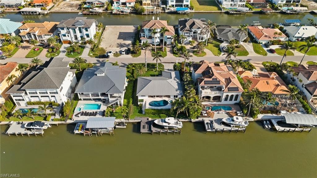 266 Egret Ave, Naples, FL 34108-3