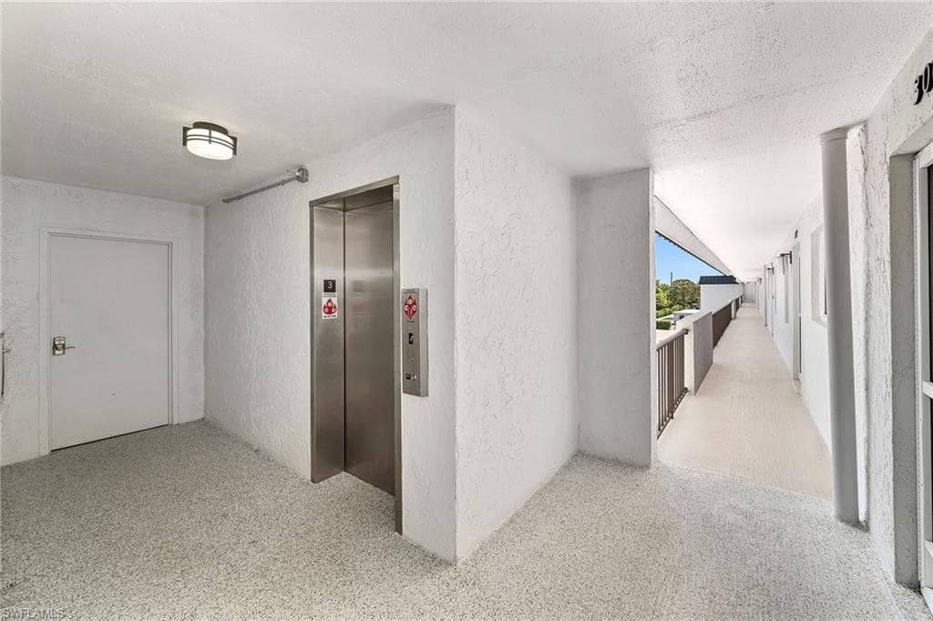 4200 Belair Ln 303, Naples, FL 34103-25