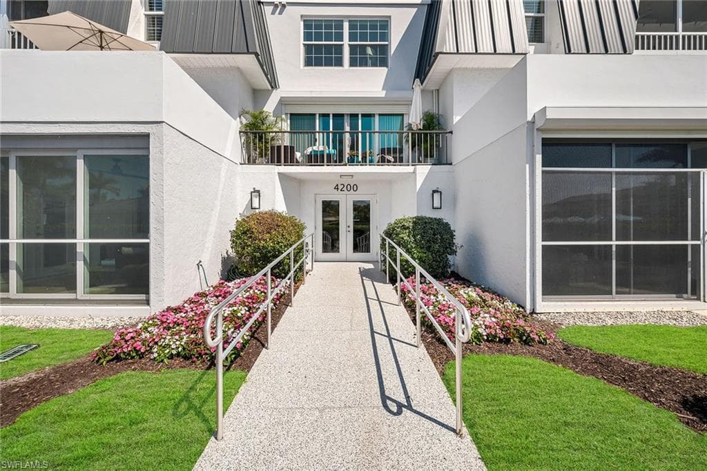 4200 Belair Ln 303, Naples, FL 34103-26