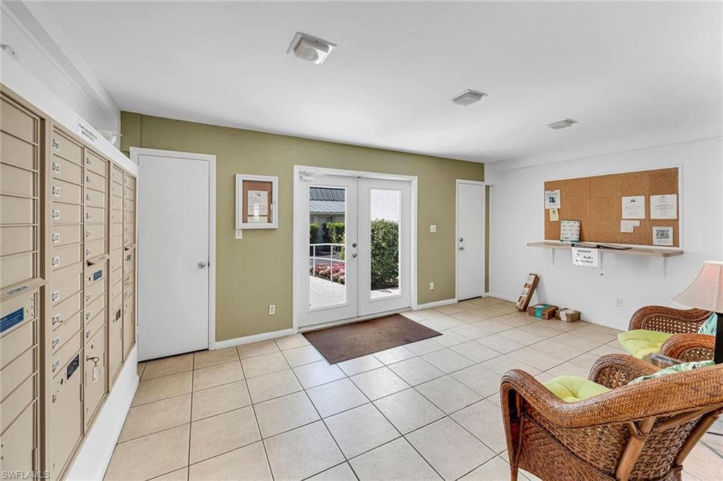 4200 Belair Ln 303, Naples, FL 34103-37