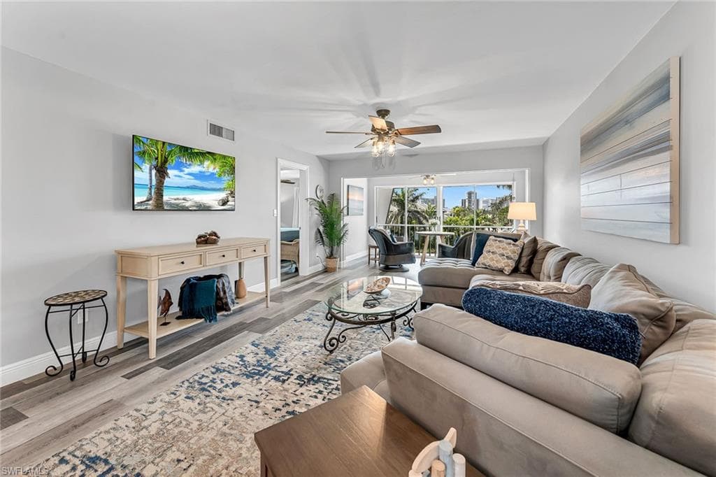 4200 Belair Ln 303, Naples, FL 34103-4