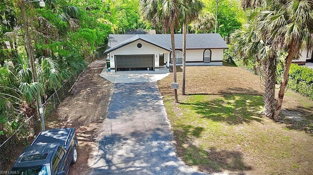 241 8th St SE, Naples, FL 34117-1