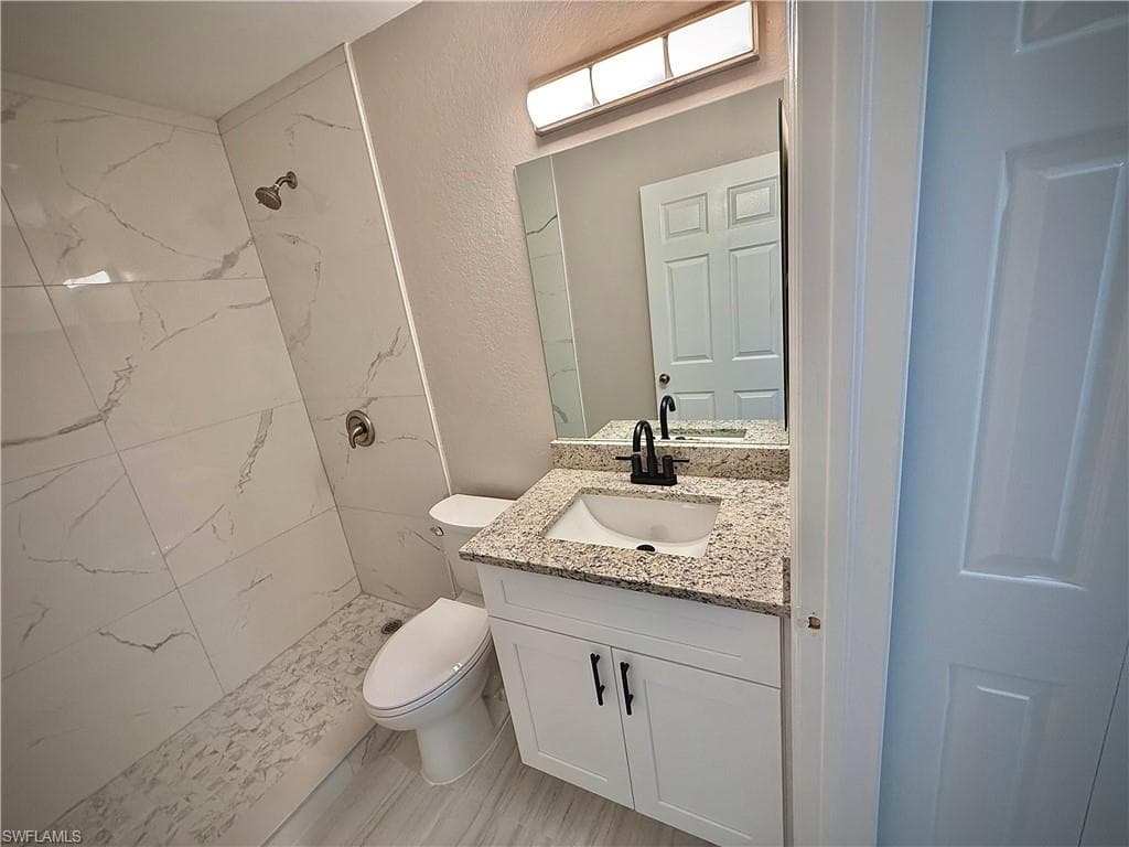 241 8th St SE, Naples, FL 34117-33