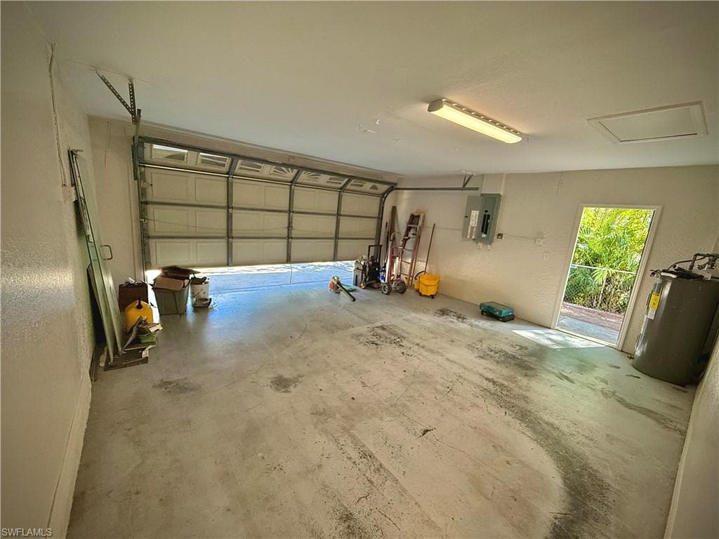 241 8th St SE, Naples, FL 34117-37