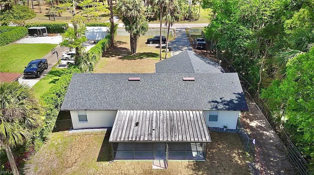 241 8th St SE, Naples, FL 34117-38