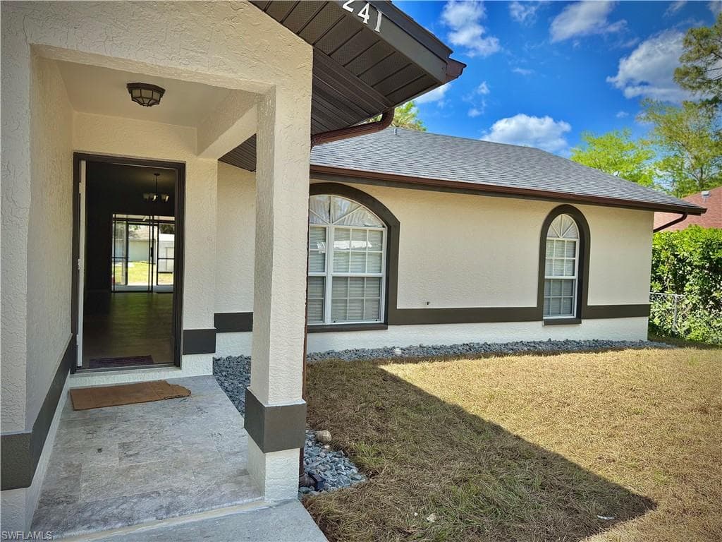 241 8th St SE, Naples, FL 34117-6