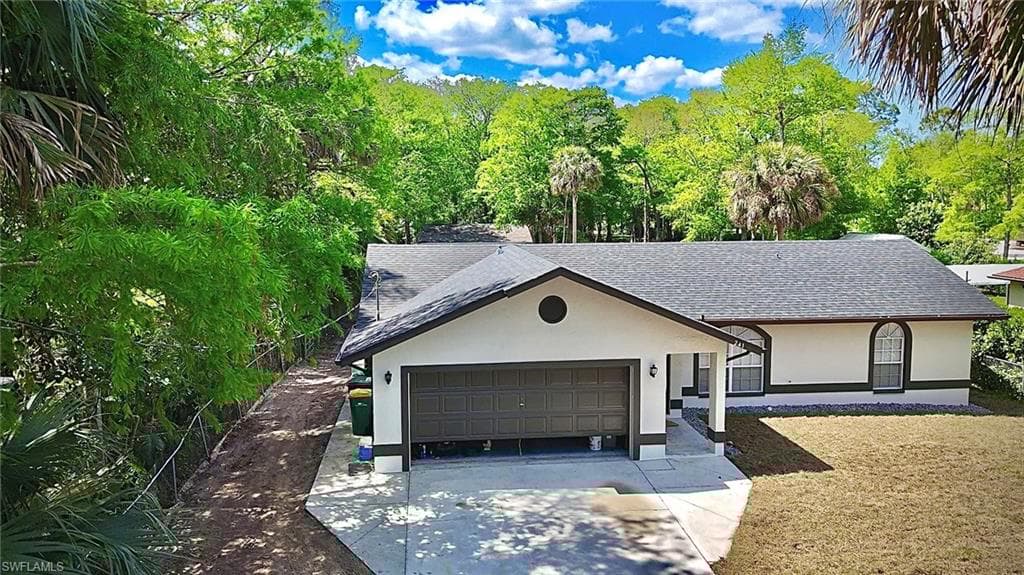 241 8th St SE, Naples, FL 34117-8