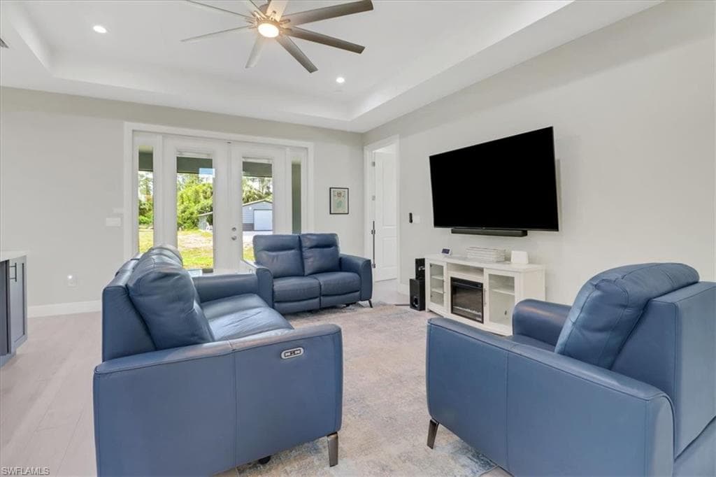 2312 4th Ave SE, Naples, FL 34117-9