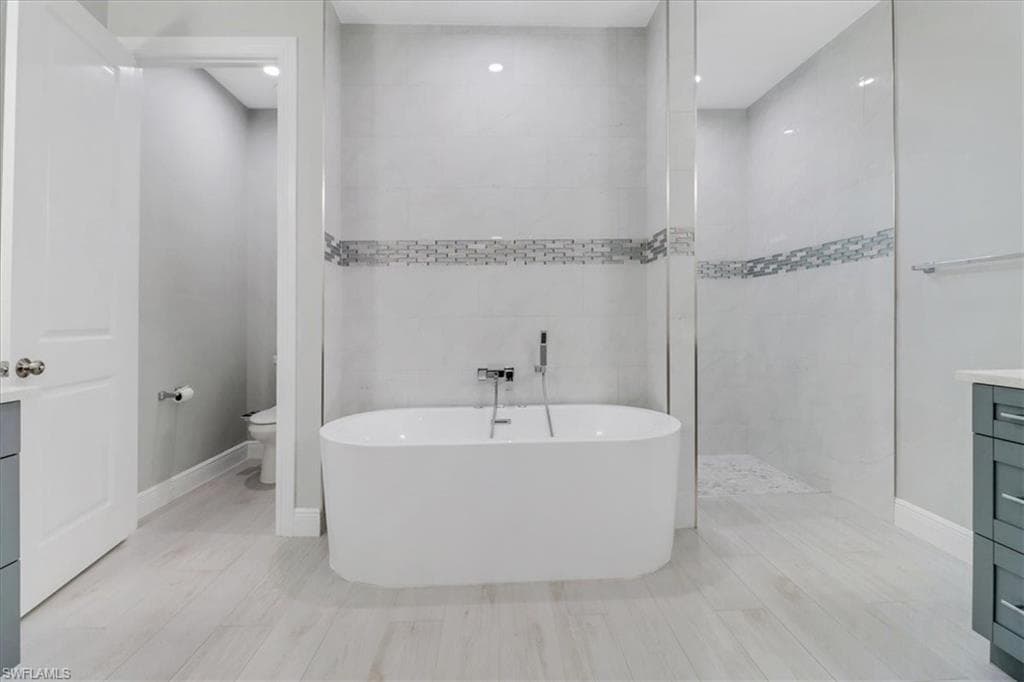 2312 4th Ave SE, Naples, FL 34117-18