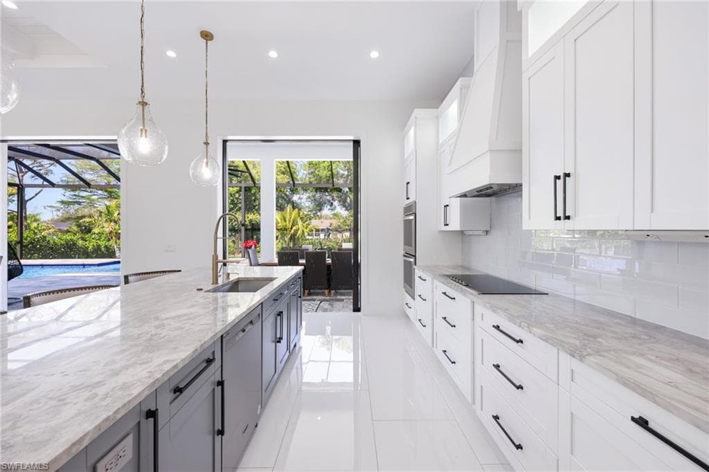 5233 Cypress Ln, Naples, FL 34113-16