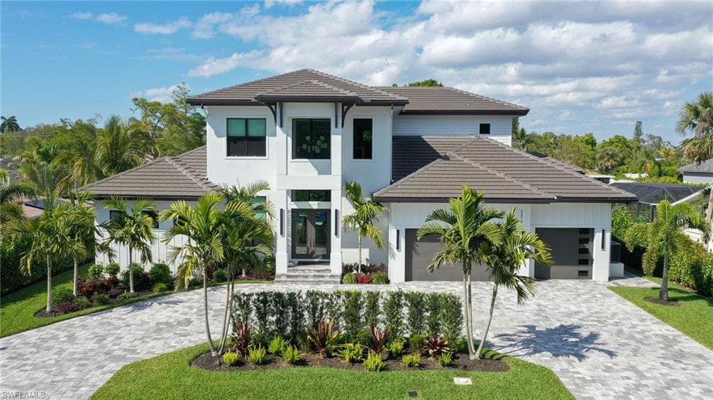 5233 Cypress Ln, Naples, FL 34113-1