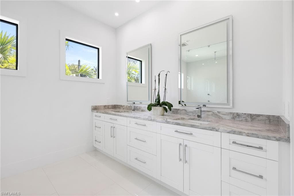 5233 Cypress Ln, Naples, FL 34113-34