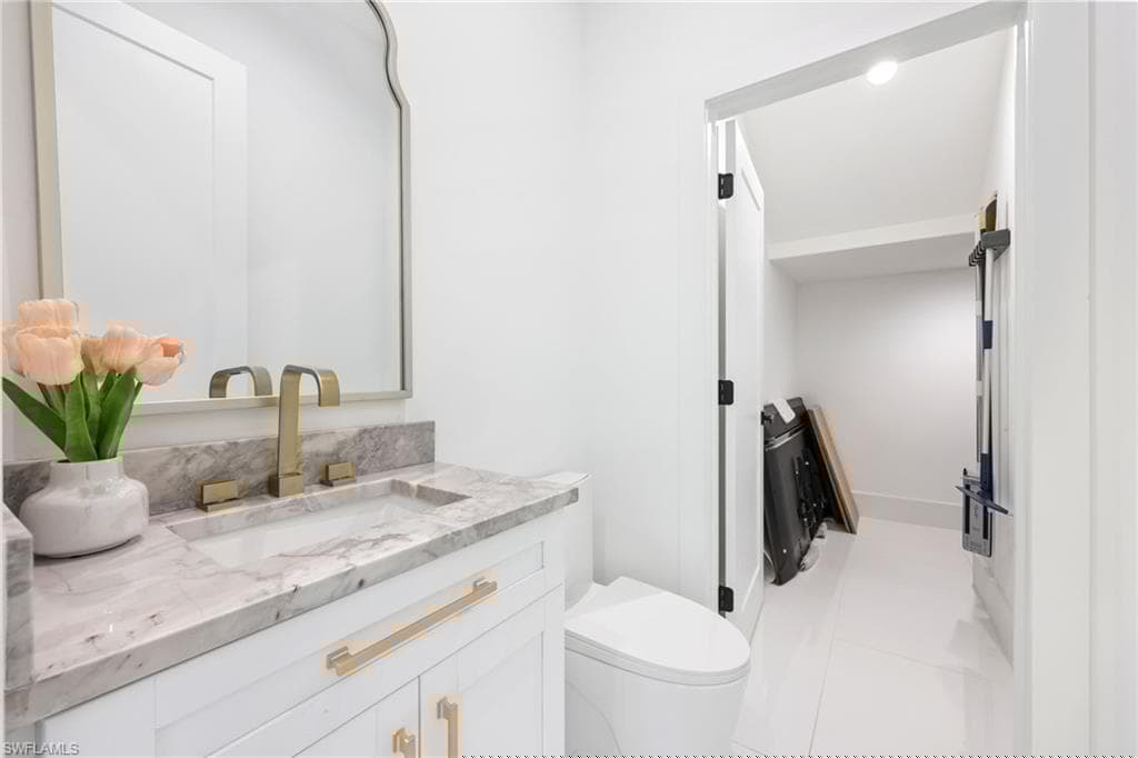 5233 Cypress Ln, Naples, FL 34113-38