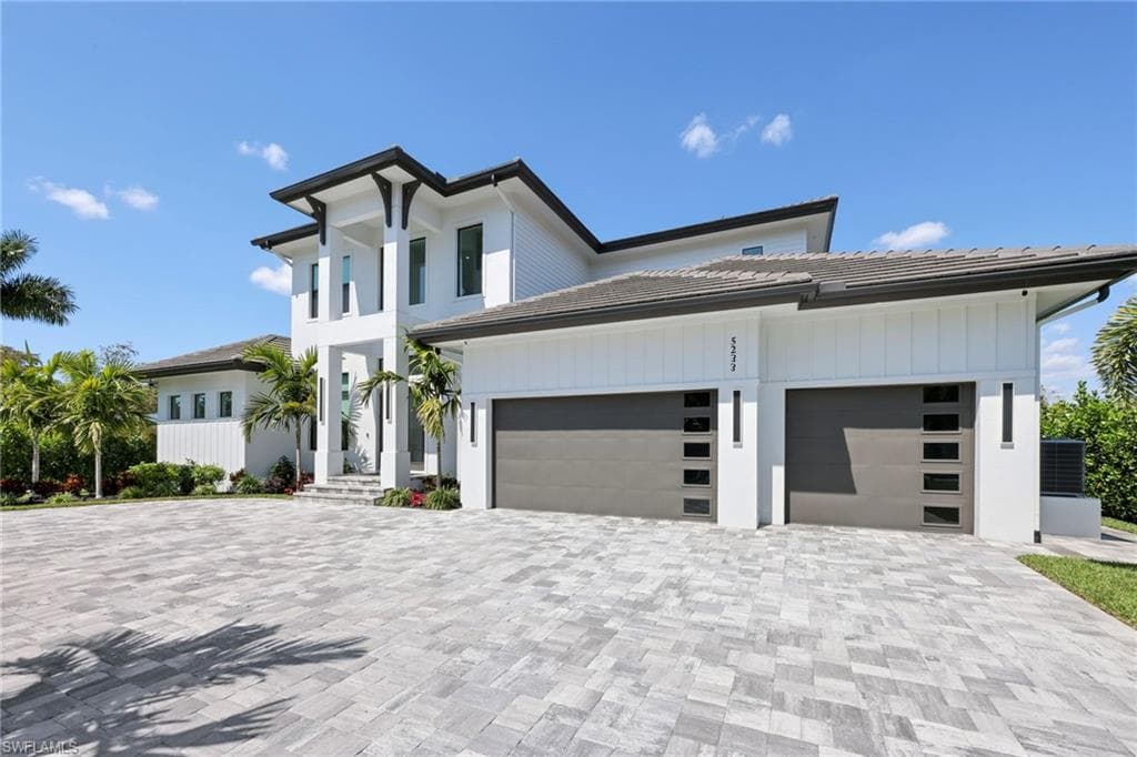 5233 Cypress Ln, Naples, FL 34113-3