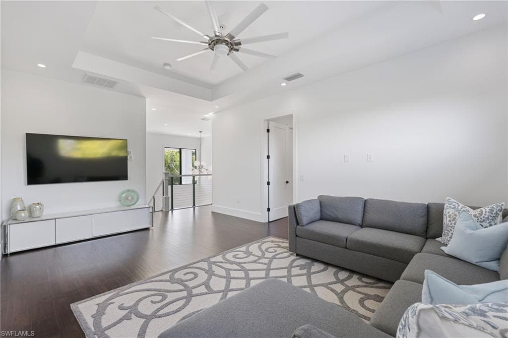 5233 Cypress Ln, Naples, FL 34113-43