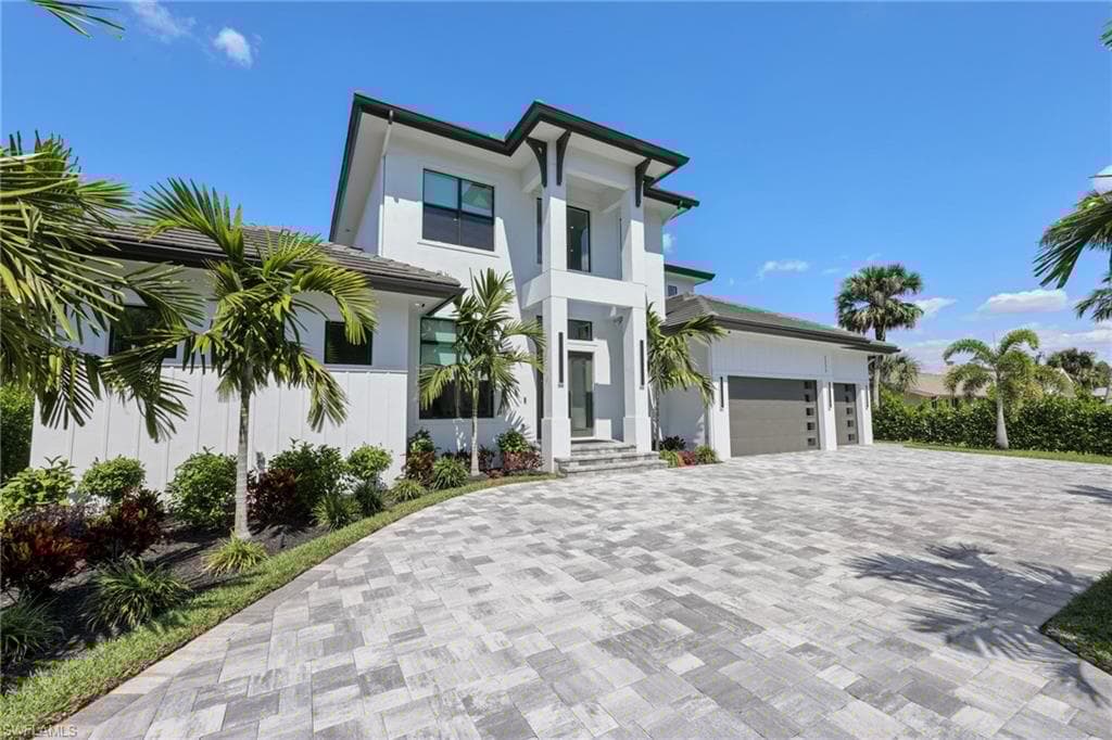 5233 Cypress Ln, Naples, FL 34113-4