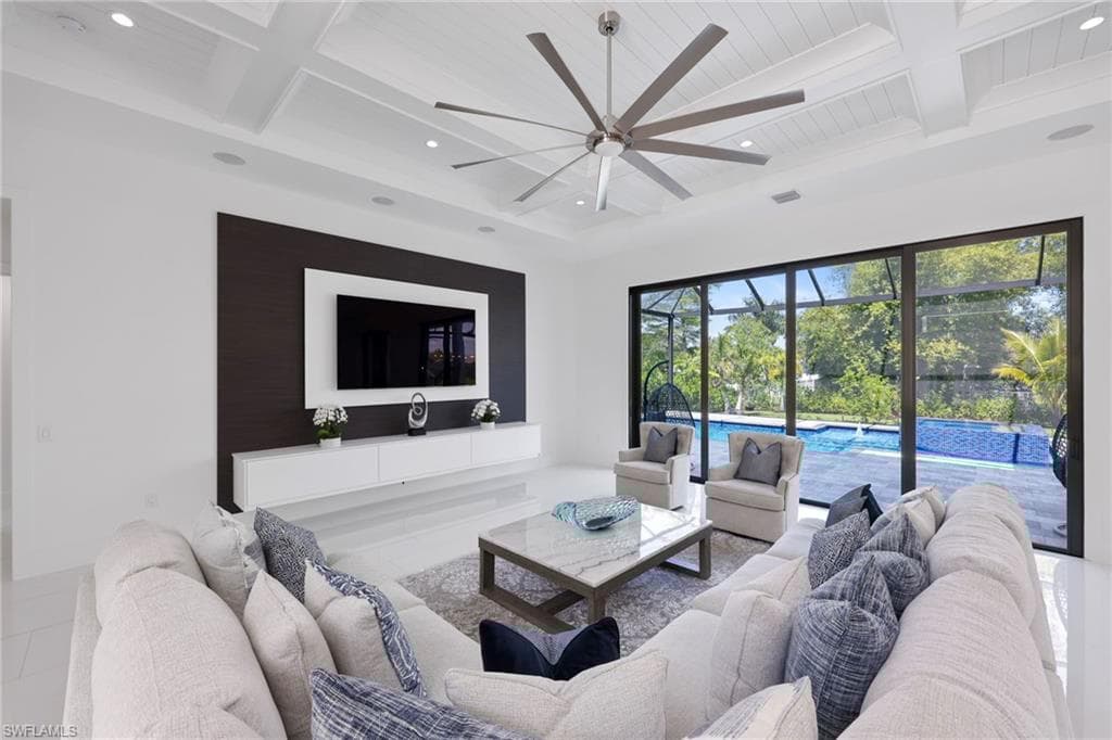 5233 Cypress Ln, Naples, FL 34113-5