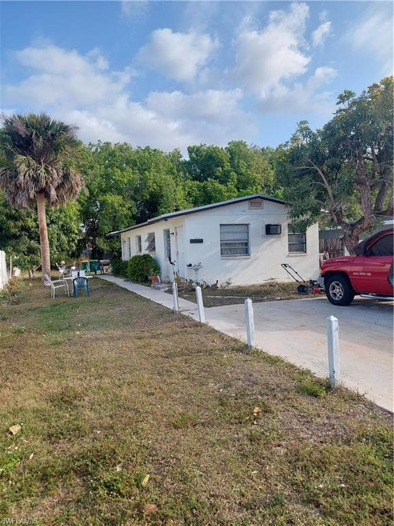 3037 Barrett Ave, Naples, FL 34112-1