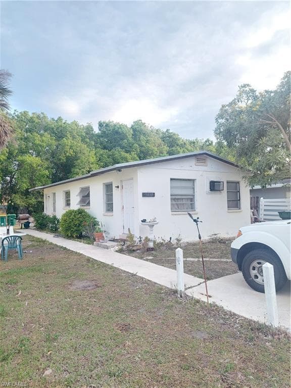 3037 Barrett Ave, Naples, FL 34112-3