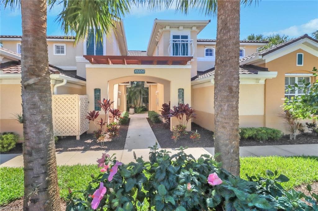 10508 Sevilla Dr 202, Fort Myers, FL 33913-1