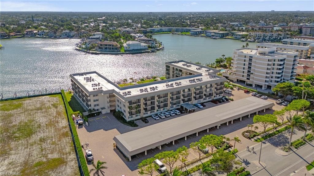 3200 Gulf Shore Blvd N 106, Naples, FL 34103-2