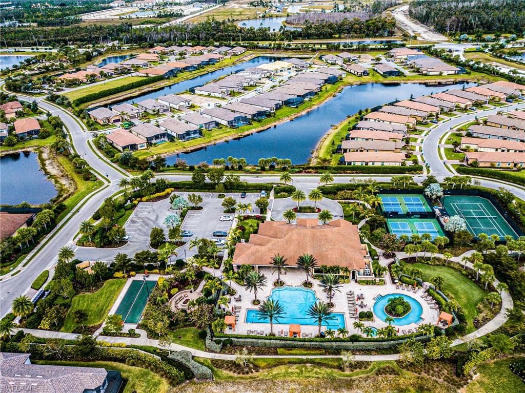 8021 Calle Canovas Ct, Naples, FL 34114-26