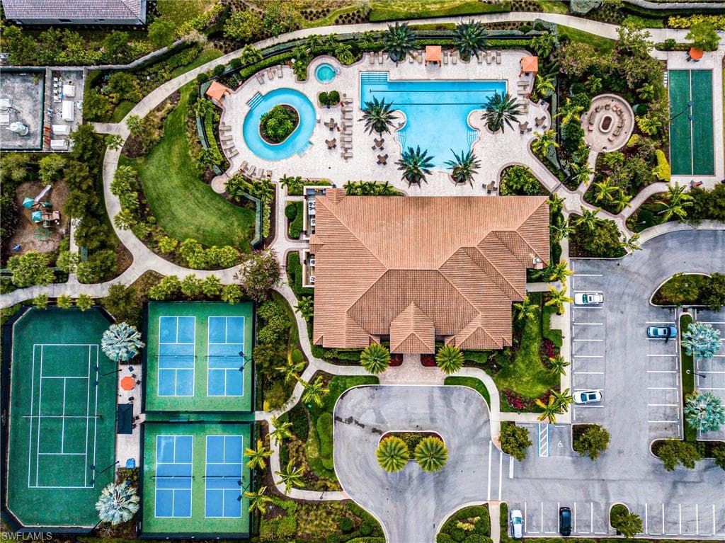 8021 Calle Canovas Ct, Naples, FL 34114-27