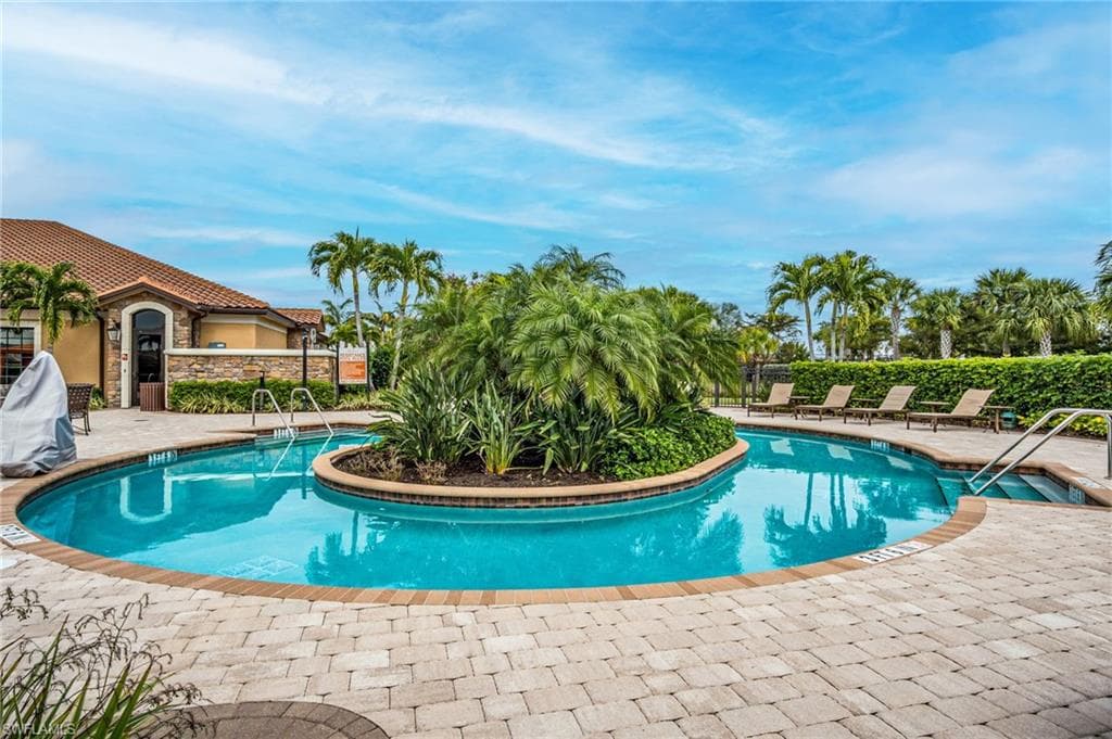 8021 Calle Canovas Ct, Naples, FL 34114-29